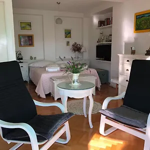 Nora Apartment